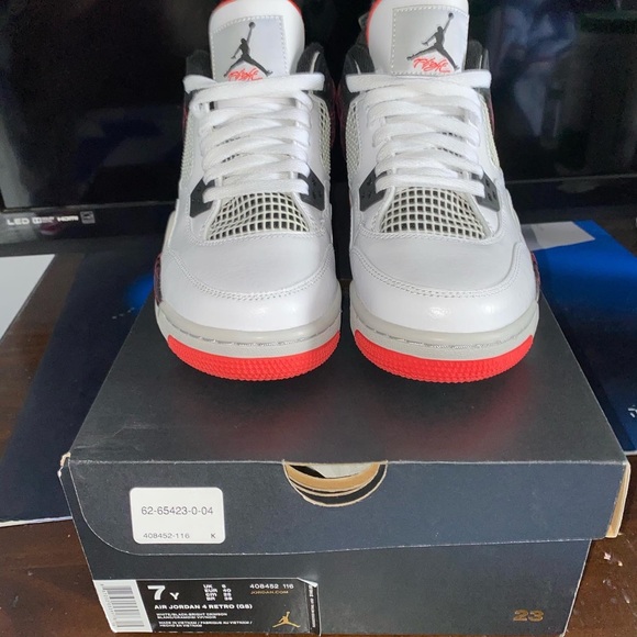 Jordan 4 pale citron( size 6 and 7 Y available )